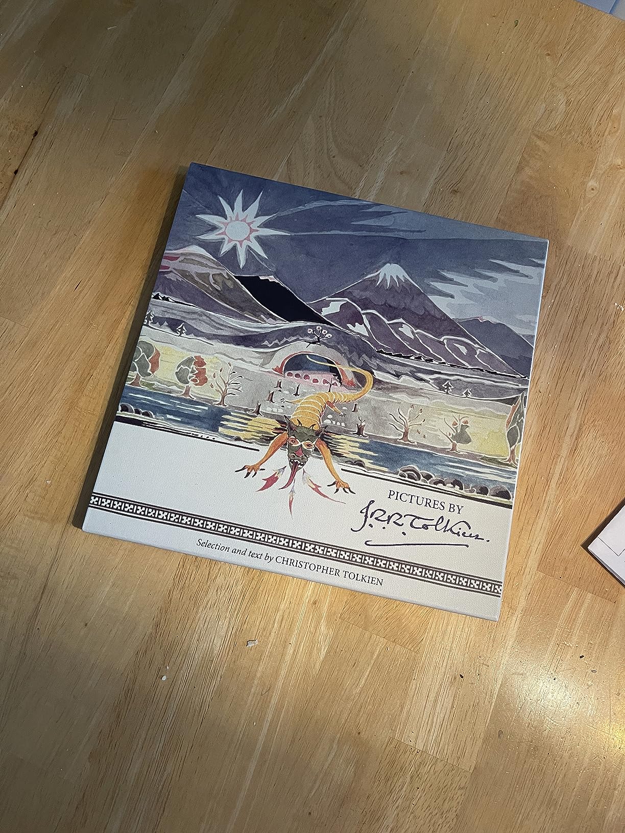 Pictures by J.R.R. Tolkien: A Comprehensive Art Book of Illustrations and Designs from Middle-earth customer photo 2