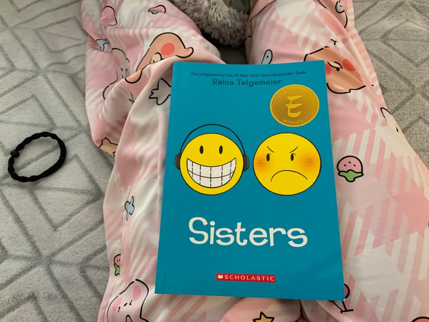 Sisters: A Graphic Novel customer photo 2