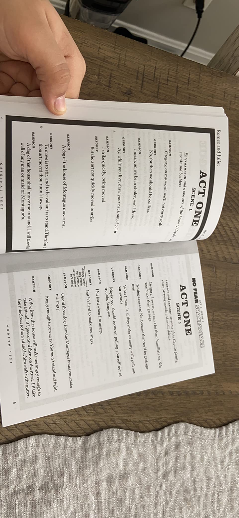 Romeo and Juliet: No Fear Shakespeare Side-by-Side Plain English customer photo 2