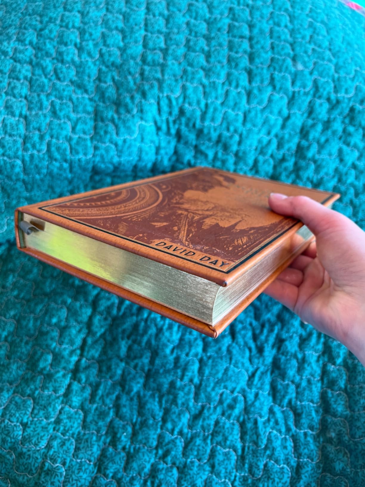 An Encyclopedia of Tolkien (Deluxe Leatherbound Edition): The History and Mythology That Inspired Tolkien's World (Leather-bound Classics) customer photo 1