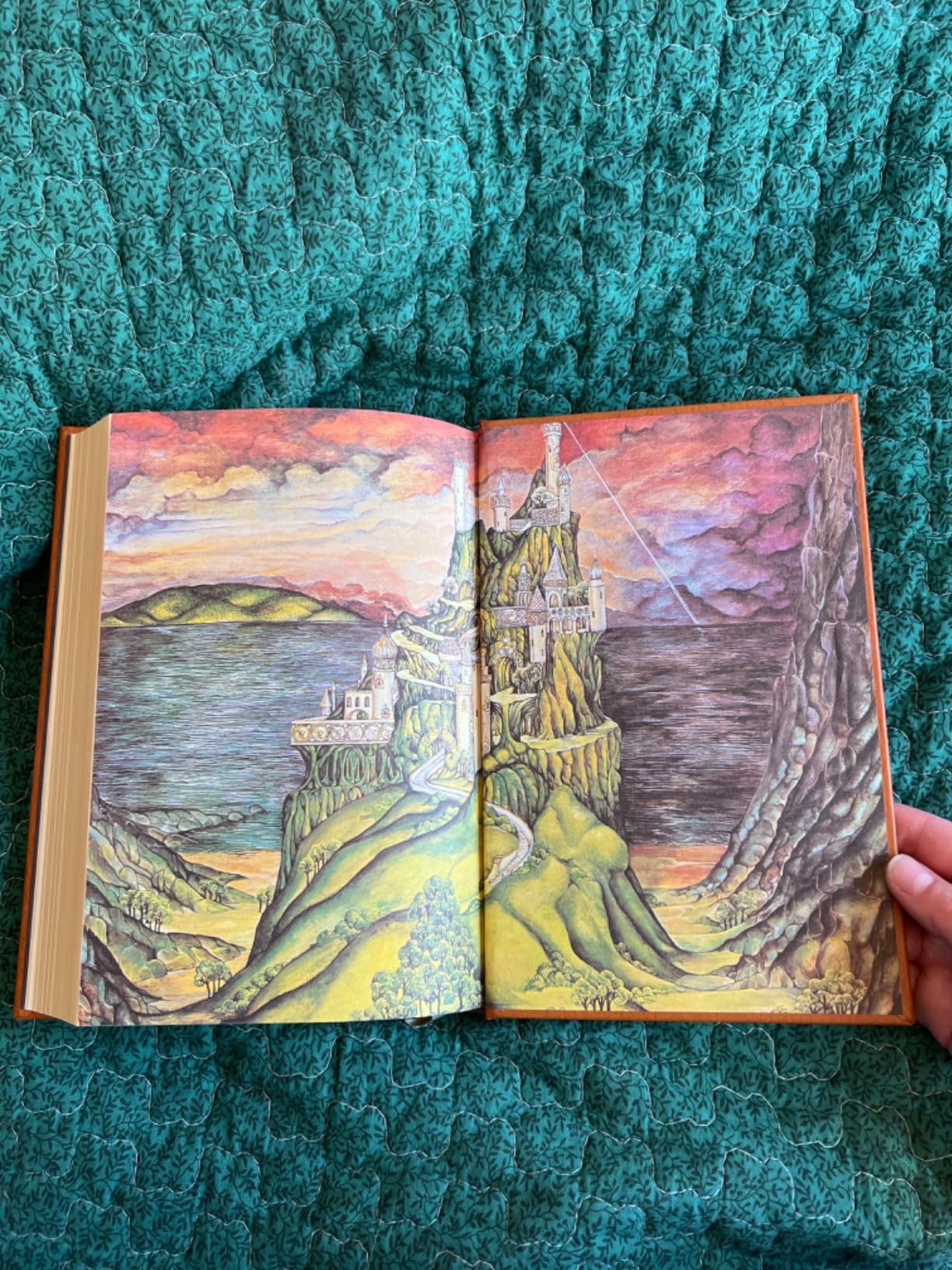 An Encyclopedia of Tolkien (Deluxe Leatherbound Edition): The History and Mythology That Inspired Tolkien's World (Leather-bound Classics) customer photo 2