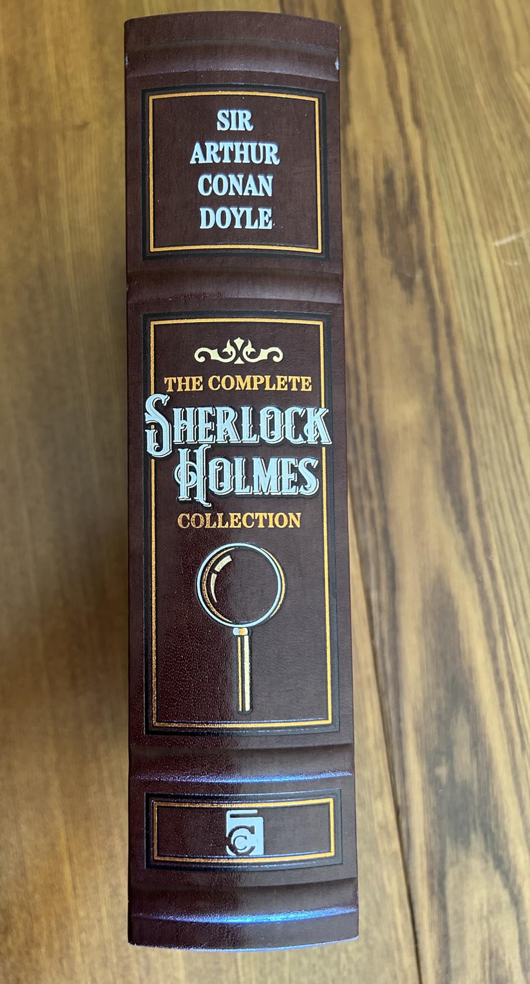 The Complete Sherlock Holmes Collection (Deluxe Leatherbound Edition) (Leather-bound Classics) customer photo 1