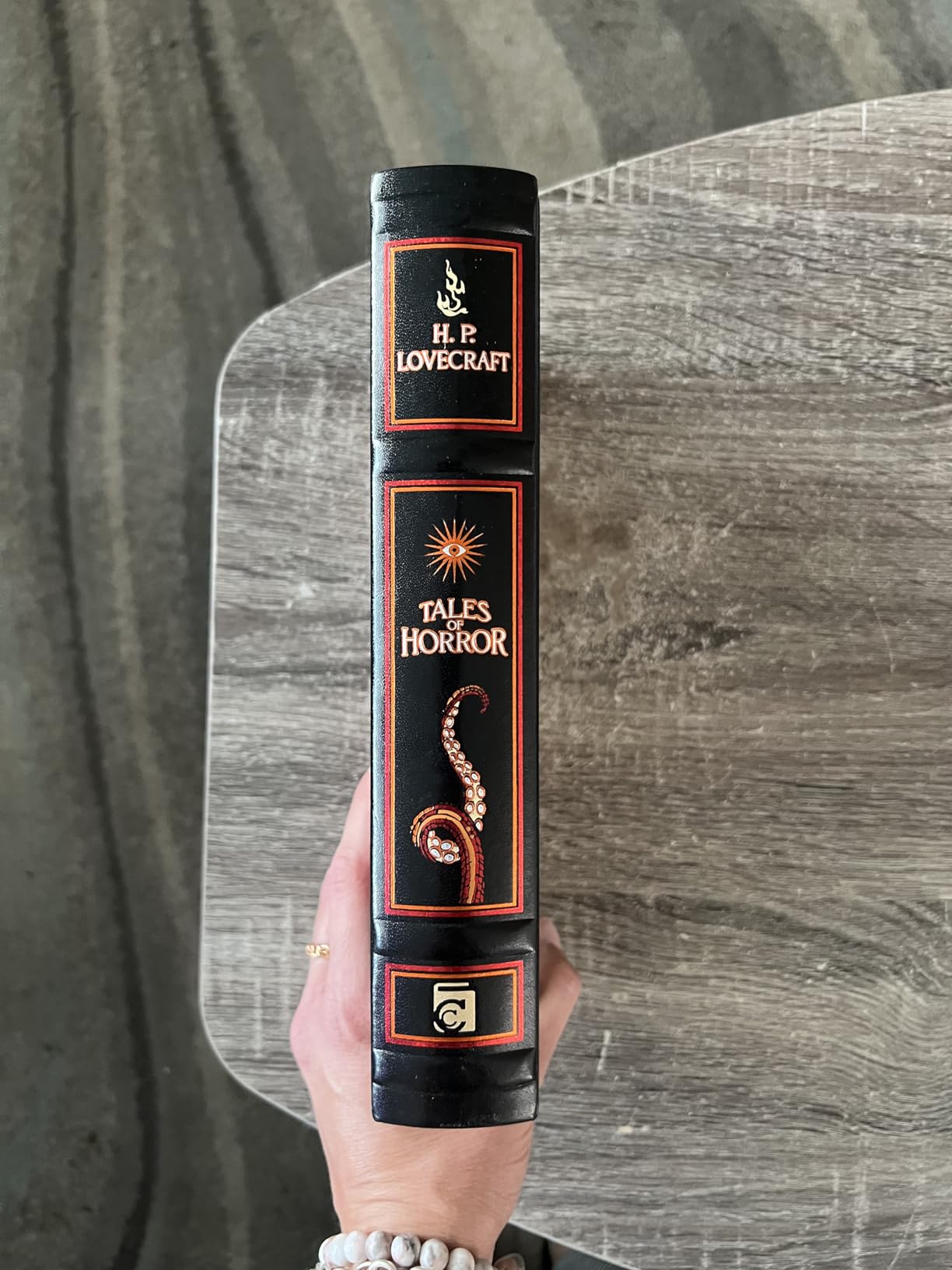 H. P. Lovecraft Tales of Horror (Deluxe Leatherbound Edition) (Leather-bound Classics) customer photo 2