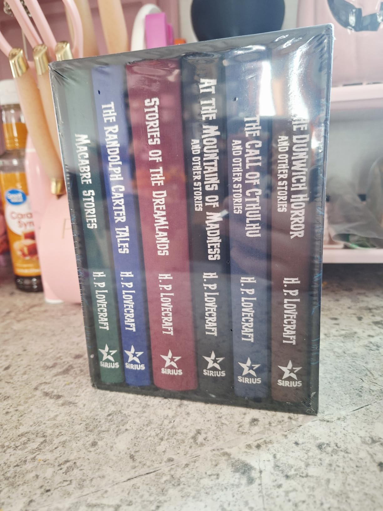 The H. P. Lovecraft Collection: Deluxe 6-Book Hardcover Boxed Set (Arcturus Collector's Classics) customer photo 2