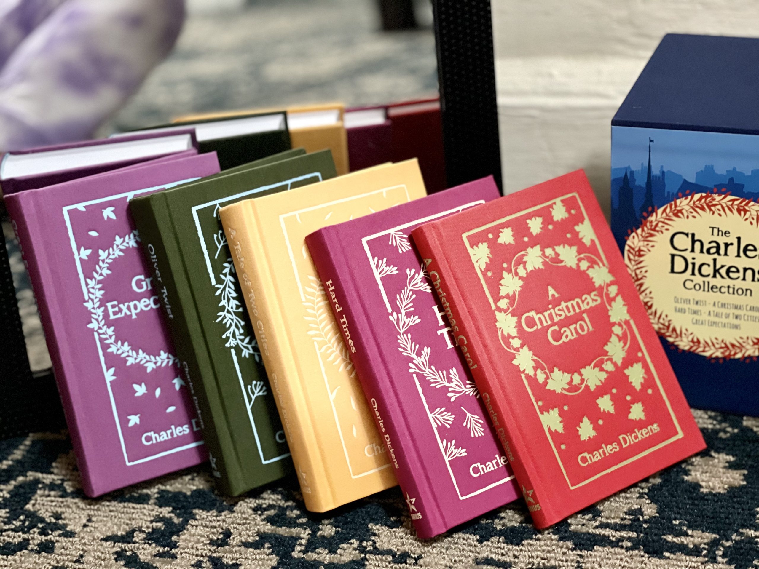 The Charles Dickens Collection: Deluxe 5-Book Hardcover Boxed Set (Arcturus Collector's Classics) customer photo 1