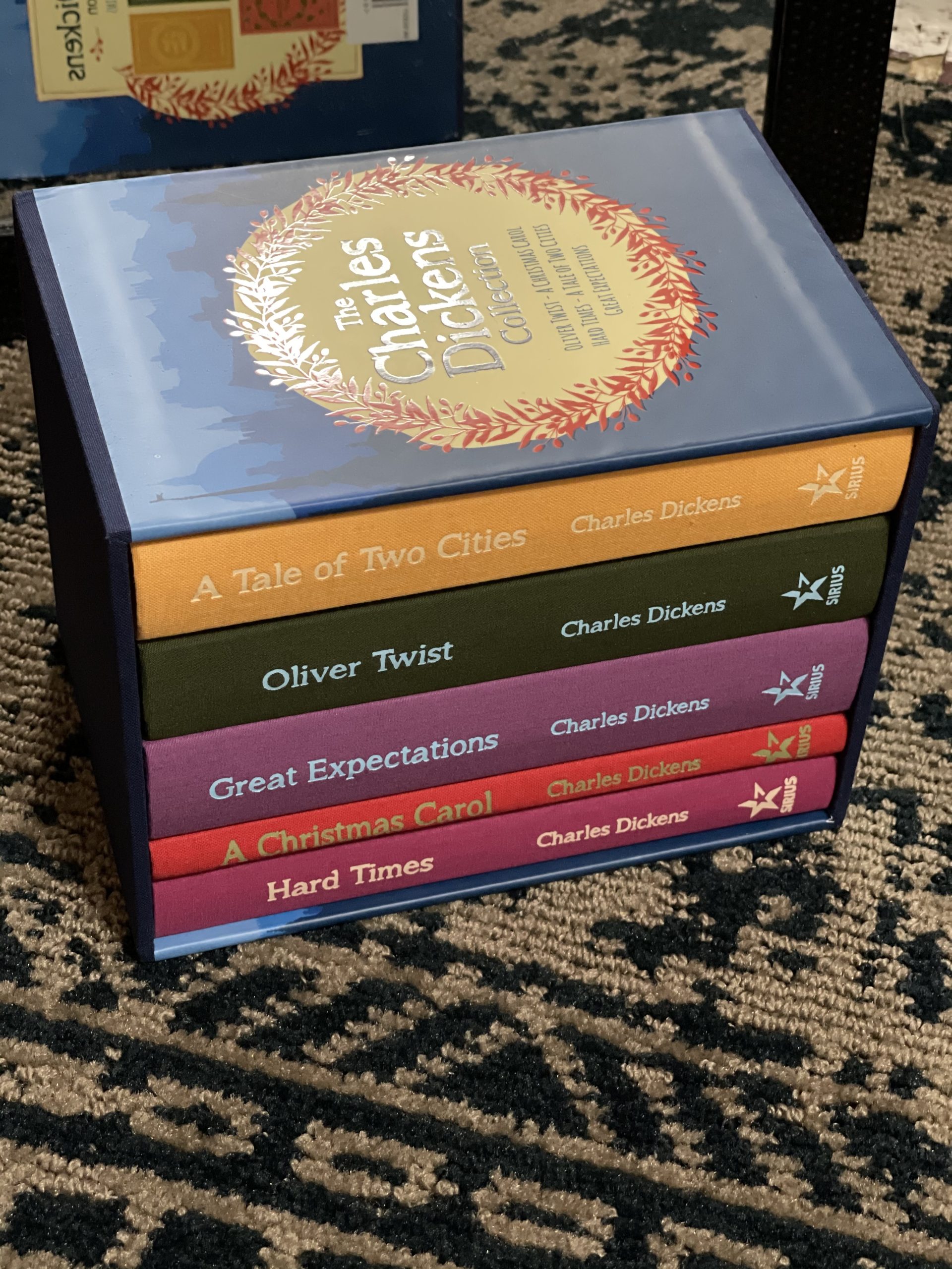 The Charles Dickens Collection: Deluxe 5-Book Hardcover Boxed Set (Arcturus Collector's Classics) customer photo 2