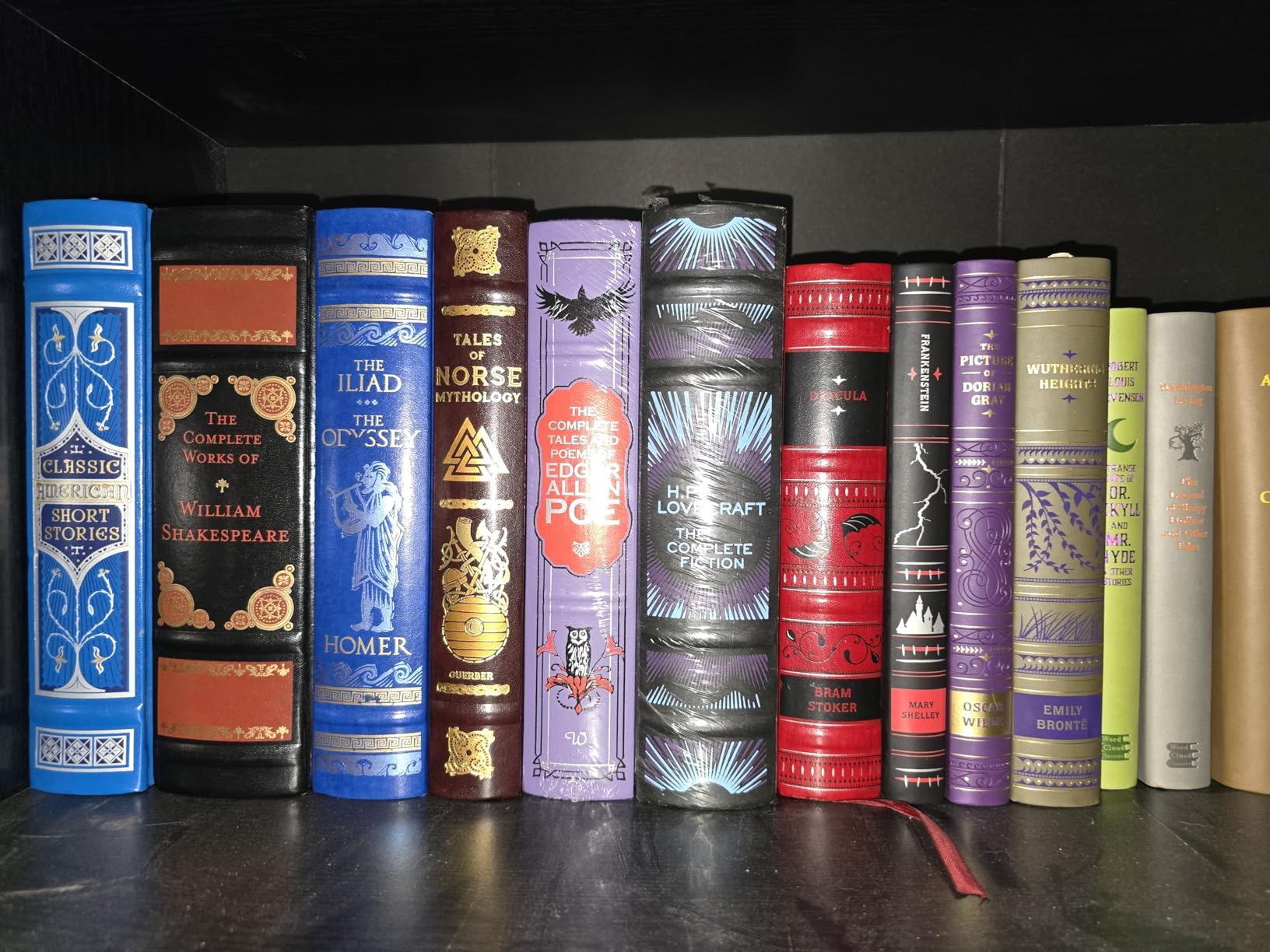 The Complete Tales and Poems of Edgar Allan Poe (Deluxe Leather-bound) customer photo 2
