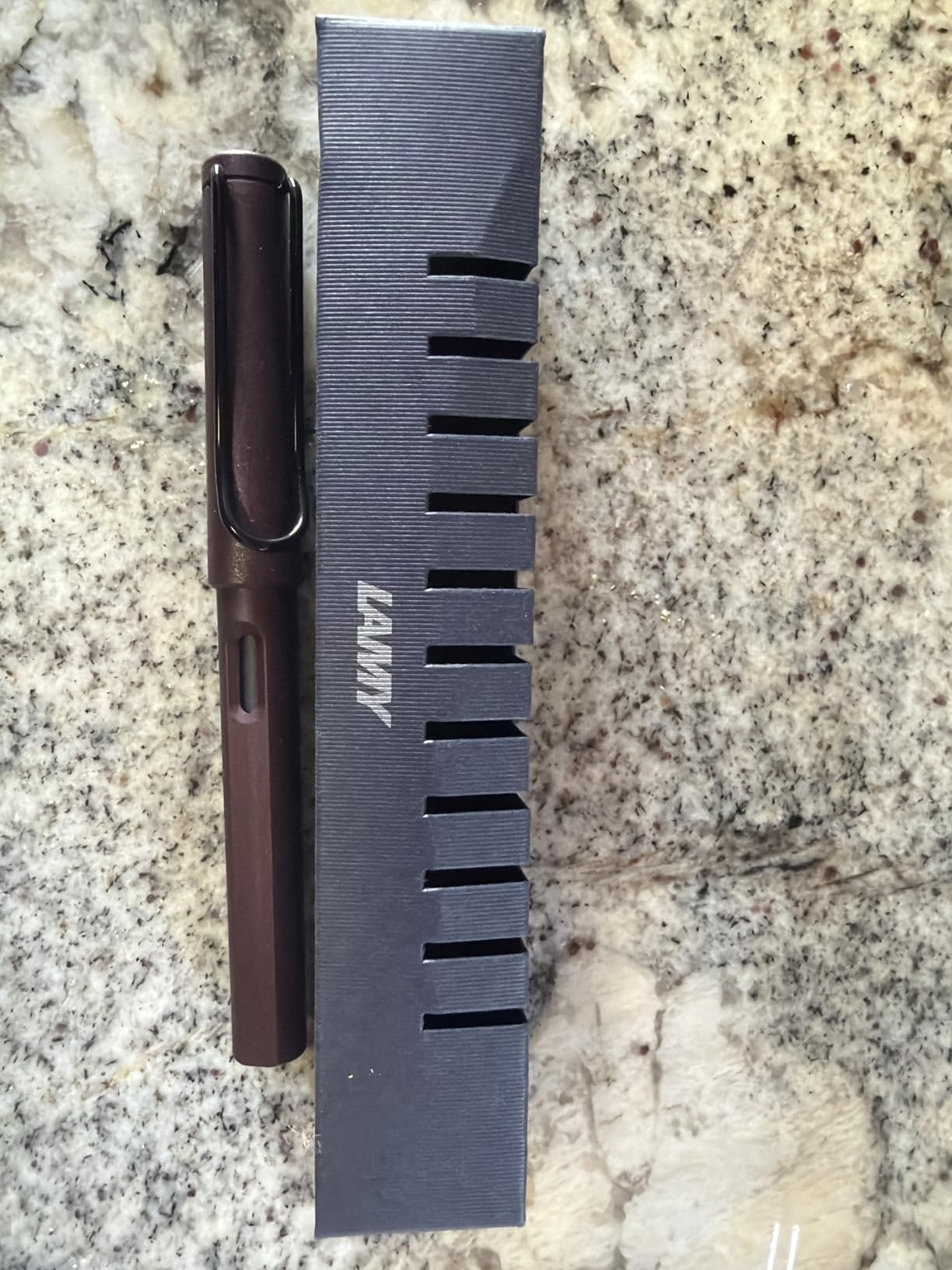 LAMY safari umbra - Fountain Pen with ergonomic grip & polished Left-Handed steel nib (LH) in size M customer photo 1