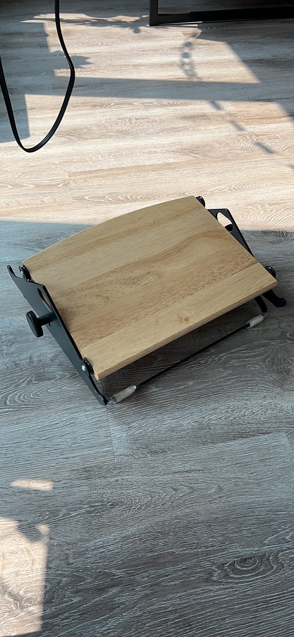 Humanscale FM 300 Foot Machine Footrest (Natural) | Without Rollerballs customer photo 1