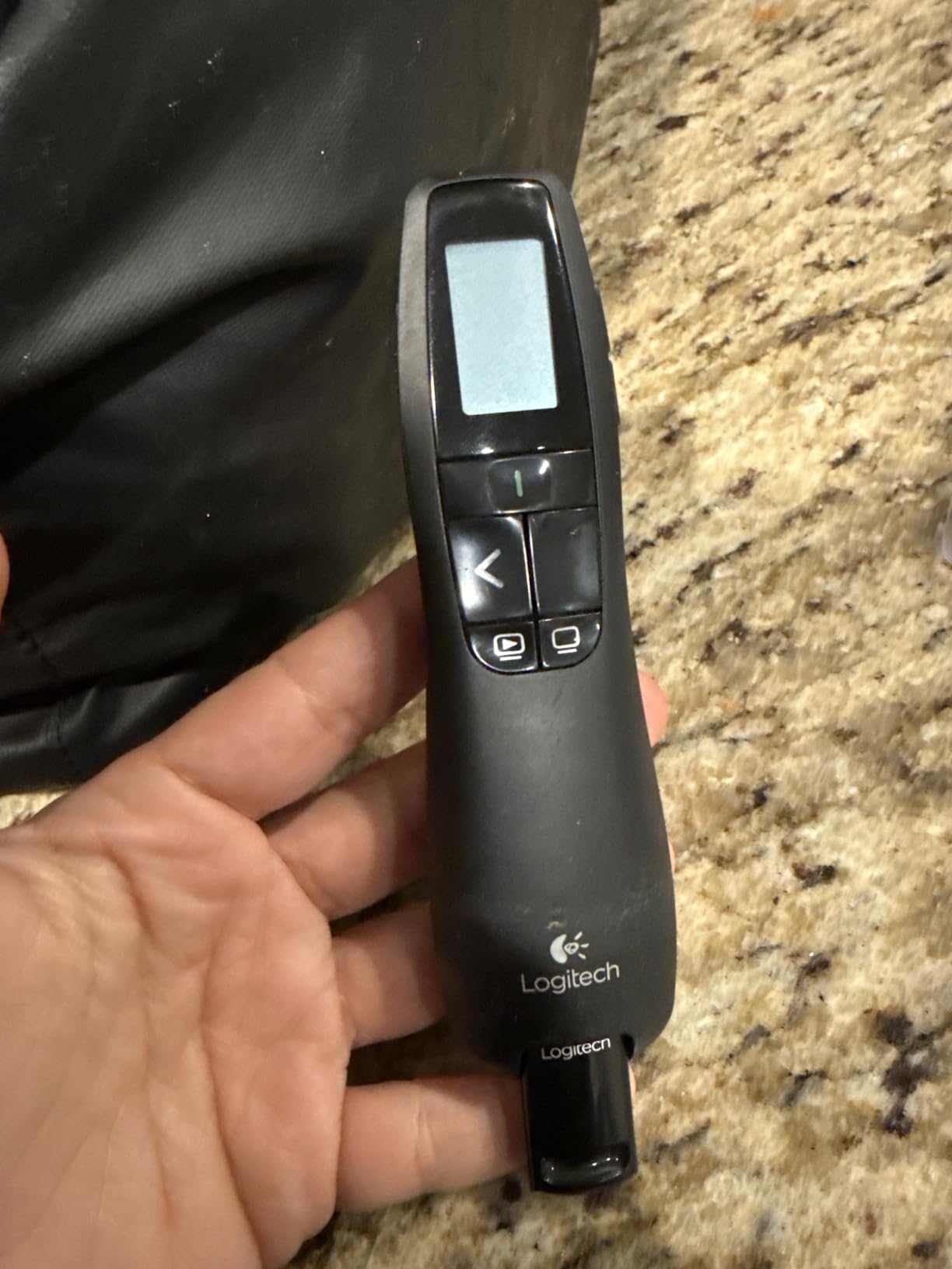 Logitech Wireless Presenter R400 USB A PowerPoint Clicker with Laser | USB-A connection, PowerPoint clicker, presentation remote control customer photo 2