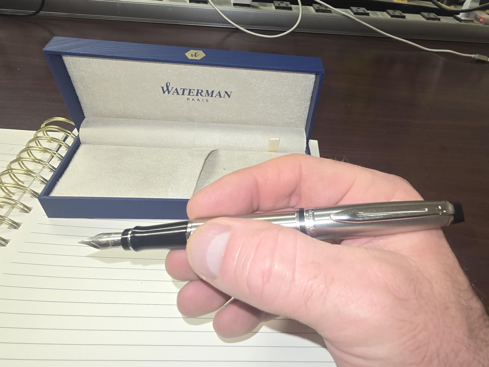 Waterman Expert Fountain Pen, Gloss Black with Chrome Trim, Medium Nib with Blue Ink Cartridge, Gift Box customer photo 1