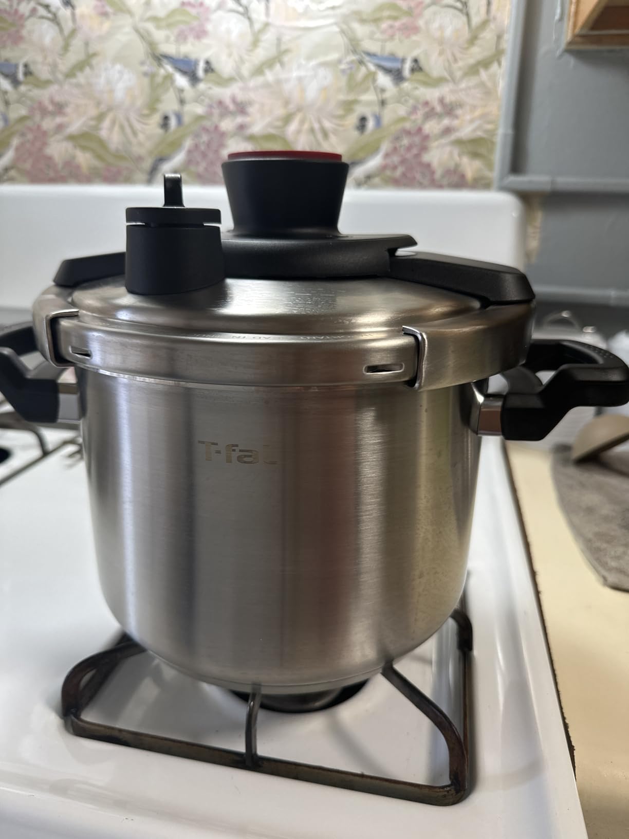 T-fal Clipso Stainless Steel Pressure Cooker, 6.3 Quart customer photo 2