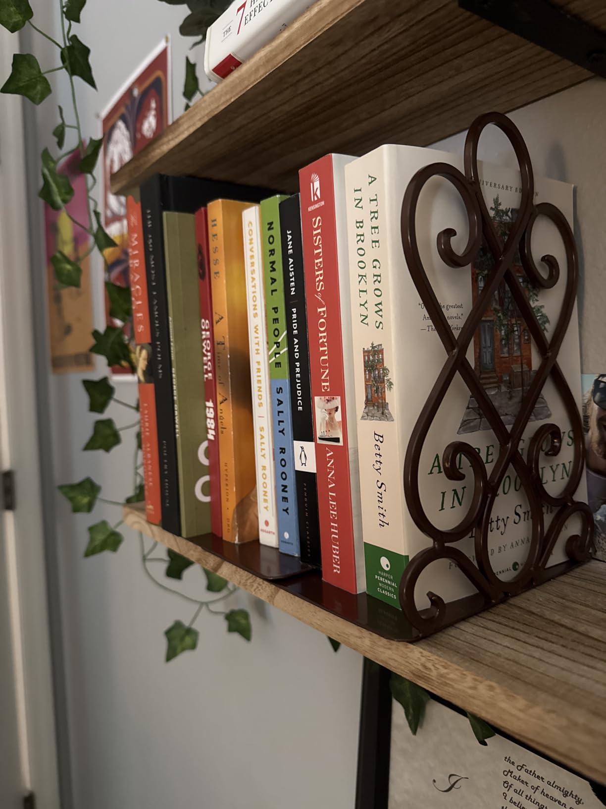 Artkingdome Vintage Metal Bookends for Heavy Books, Non-Slip Book Stoppers for Shelves, Farmhouse Decorative Holders for Office Desk, Sturdy Book Ends for Classroom Library Home, Set of 2 with Pads customer photo 2