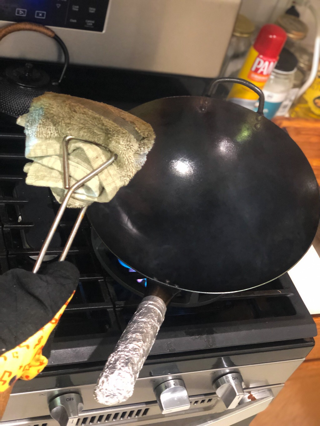 Craft Wok Traditional Hand Hammered Chinese Carbon Steel Wok with Wooden and Steel Helper Handle (14 Inch, Round Bottom Pow Wok Pan) / 731W88 customer photo 1