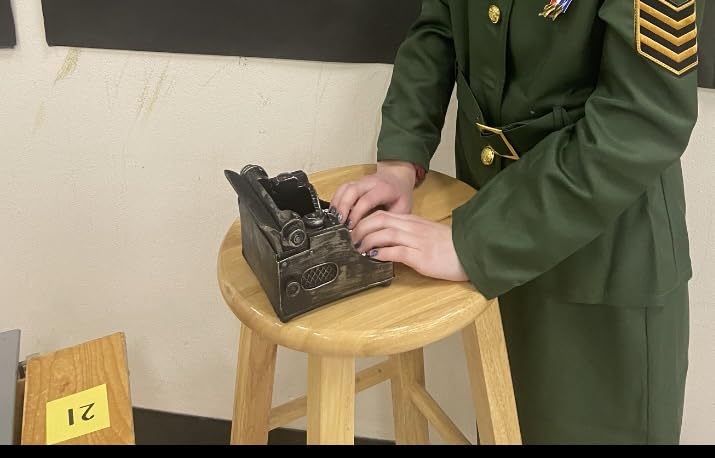 Victorian Trading Co Black Vintage Hemingway Typewriter Phone Holder Stand 72A customer photo 1