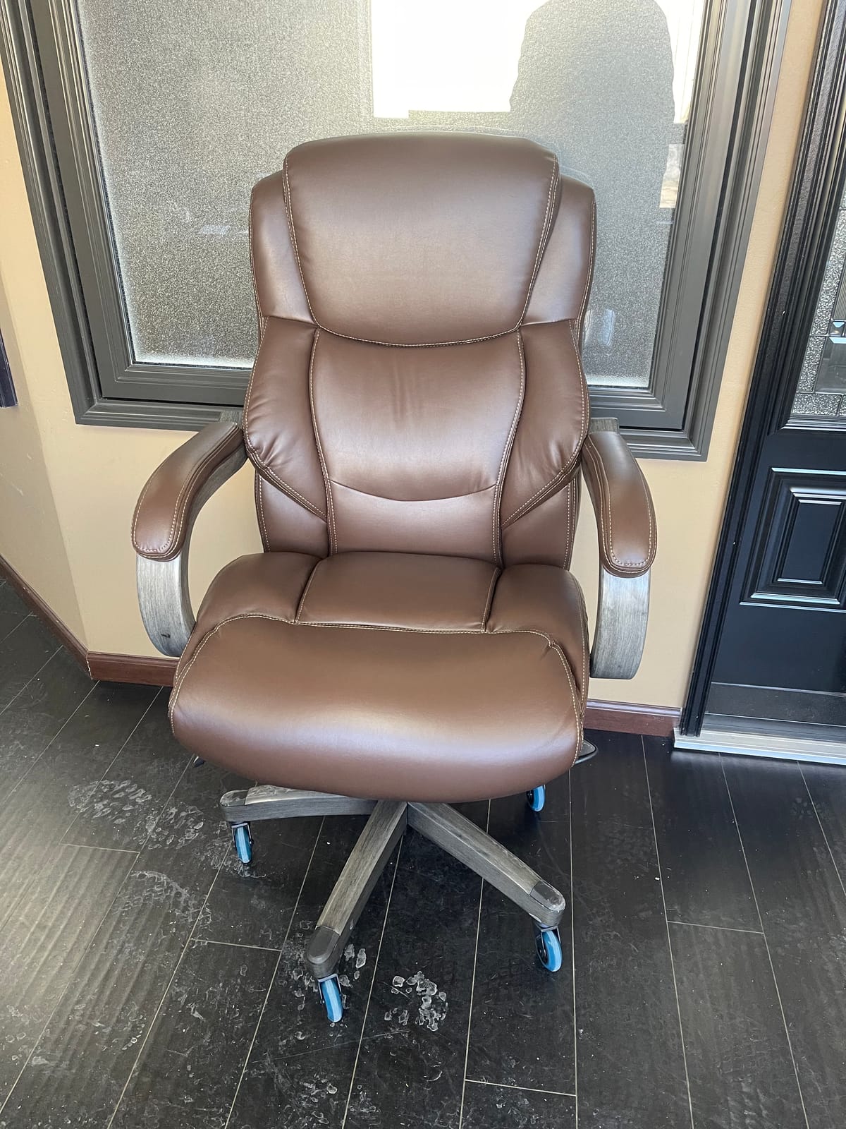 La-Z-Boy Big and Tall Executive Office Chair Lumbar Support, Leather Chair | Delano, Wood Arms Base, 350lb Capacity Home Office Chair, Memory Foam Seat Cushion, Adjustable Height & Tilt, Chestnut Brown customer photo 1