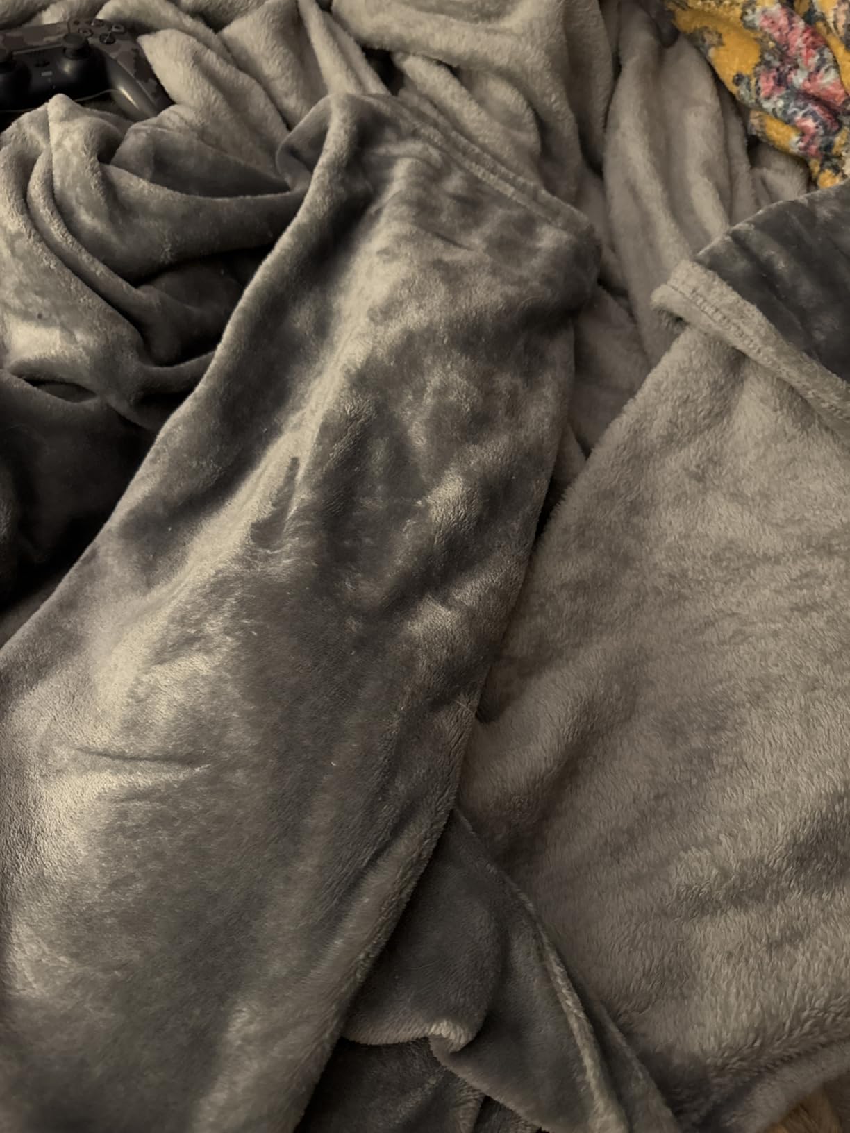 Bedsure Soft Fleece Throw Blanket for Couch Grey - Lightweight Fuzzy Cozy Blankets and Throws for Sofa, Couch, Travel, Camping, 50x60 inches customer photo 2