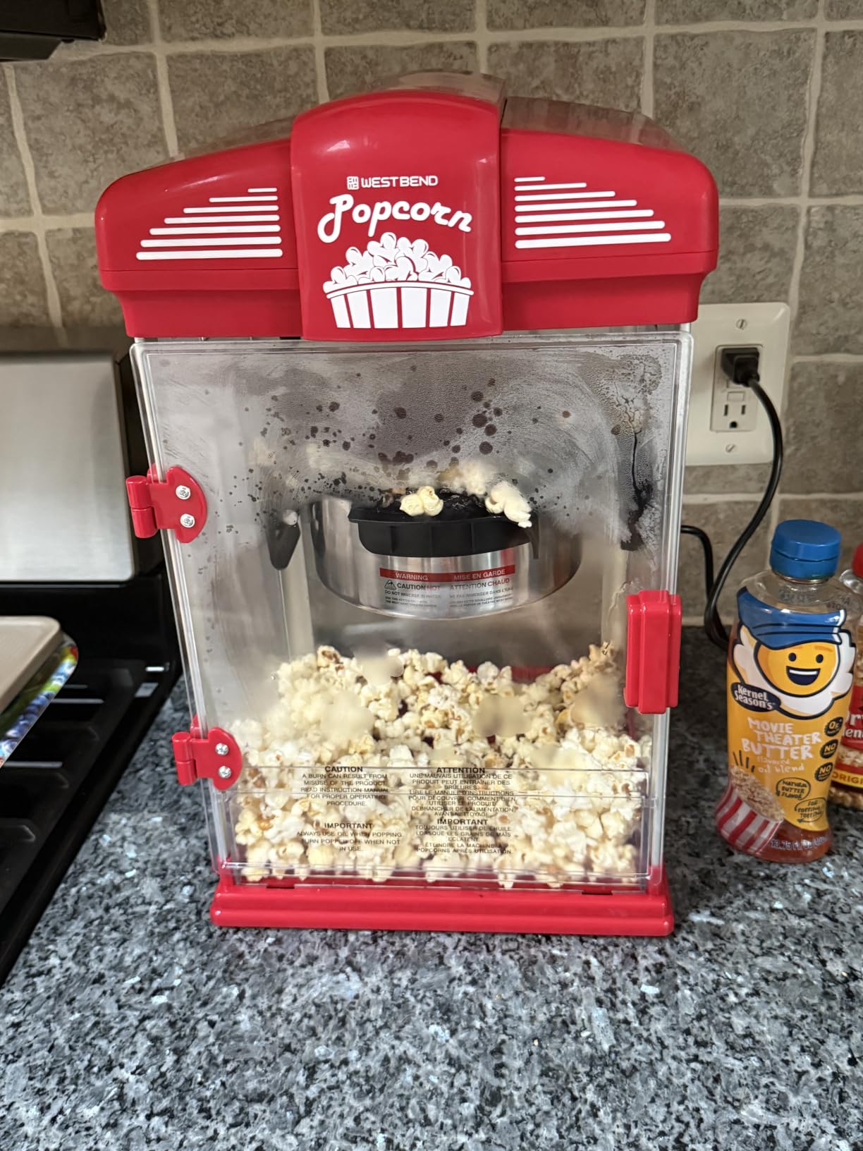 West Bend Stir Crazy Movie Theater Popcorn Popper, Gourmet Popcorn Maker Machine with Nonstick Popcorn Kettle, Measuring Tool and Popcorn Scoop for Popcorn Machine, 4-Qt., Red customer photo 1