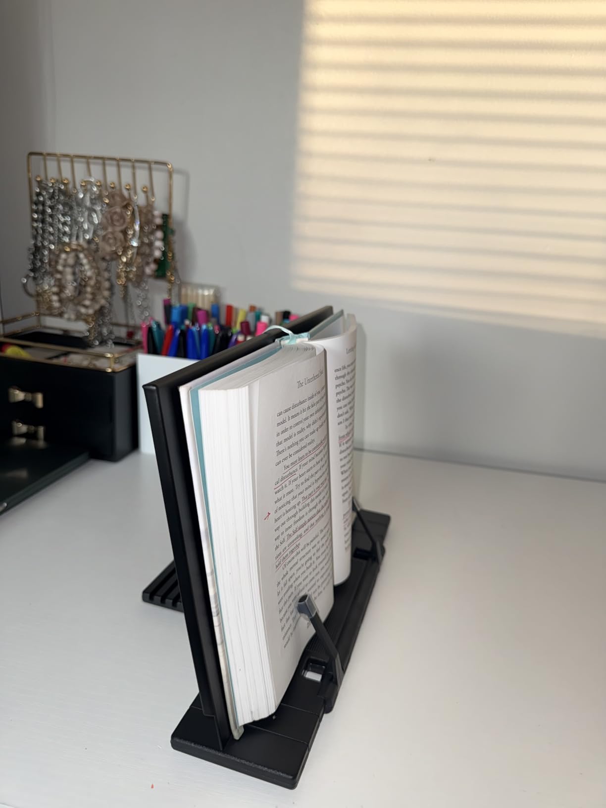 Readaeer Metal Book Stand for Desk Portable Document Holder for Cook Book, Music Book, iPad, Laptop, Reading Rest with 7 Adjustable Positions and Page Paper Clips customer photo 1