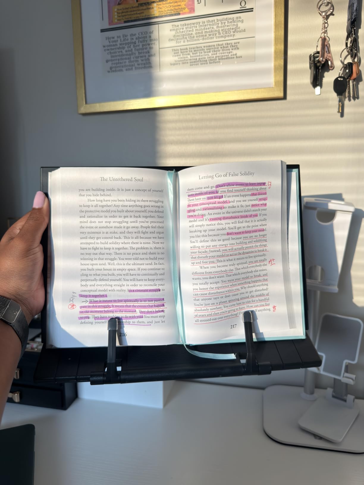 Readaeer Metal Book Stand for Desk Portable Document Holder for Cook Book, Music Book, iPad, Laptop, Reading Rest with 7 Adjustable Positions and Page Paper Clips customer photo 2