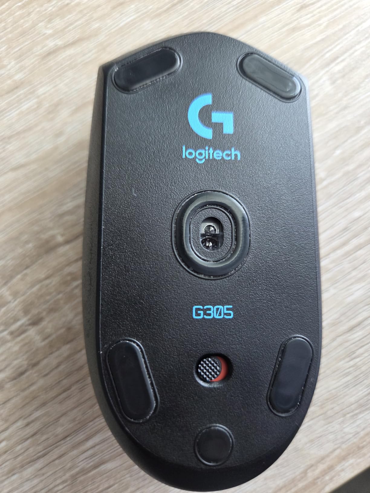 Logitech G305 Lightspeed Wireless Gaming Mouse - Black customer photo 2