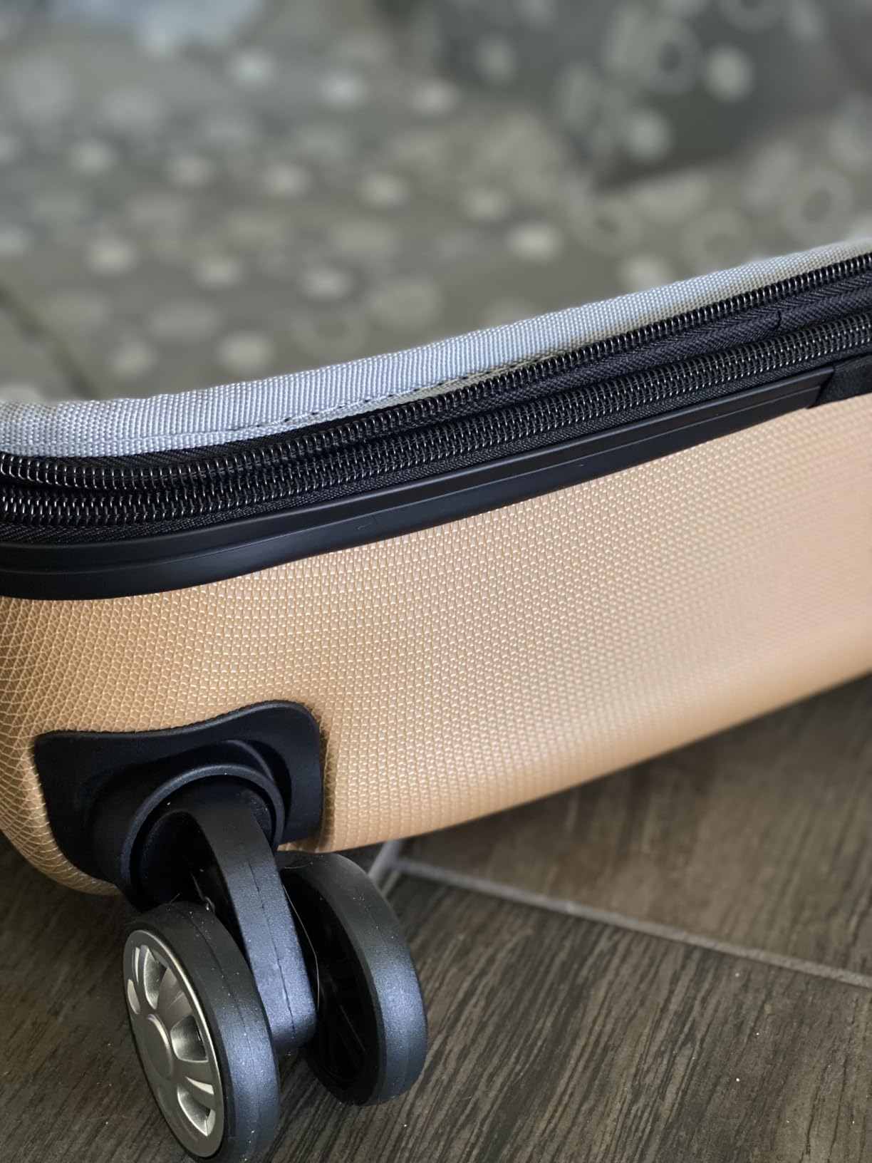 Rockland Melbourne Hardside Expandable Spinner Wheel Luggage, Checked Large 28, Charcoal customer photo 1