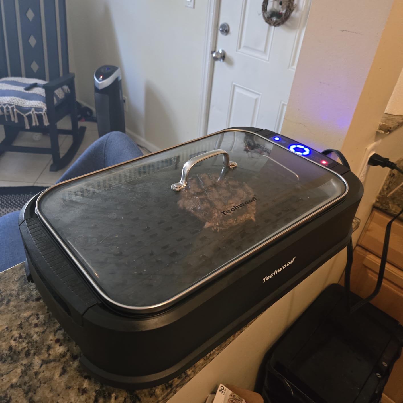 Indoor Smokeless Grill, Techwood 1500W Electric Indoor Grill with Tempered Glass Lid, Portable Non-stick BBQ Korean, Turbo Smoke Extractor Technology, Drip Tray& Double Removable Plate, Black customer photo 1