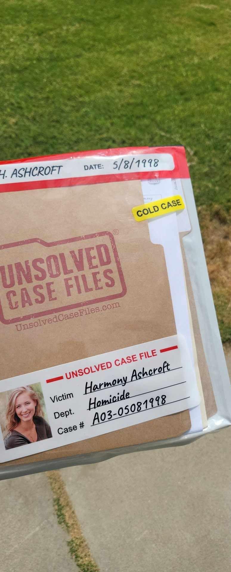 Unsolved Case Files | Ashcroft, Harmony - Cold Case Murder Mystery Game - Can You Solve The Crime? Who Killed Harmony? For Ages 14 and up customer photo 1
