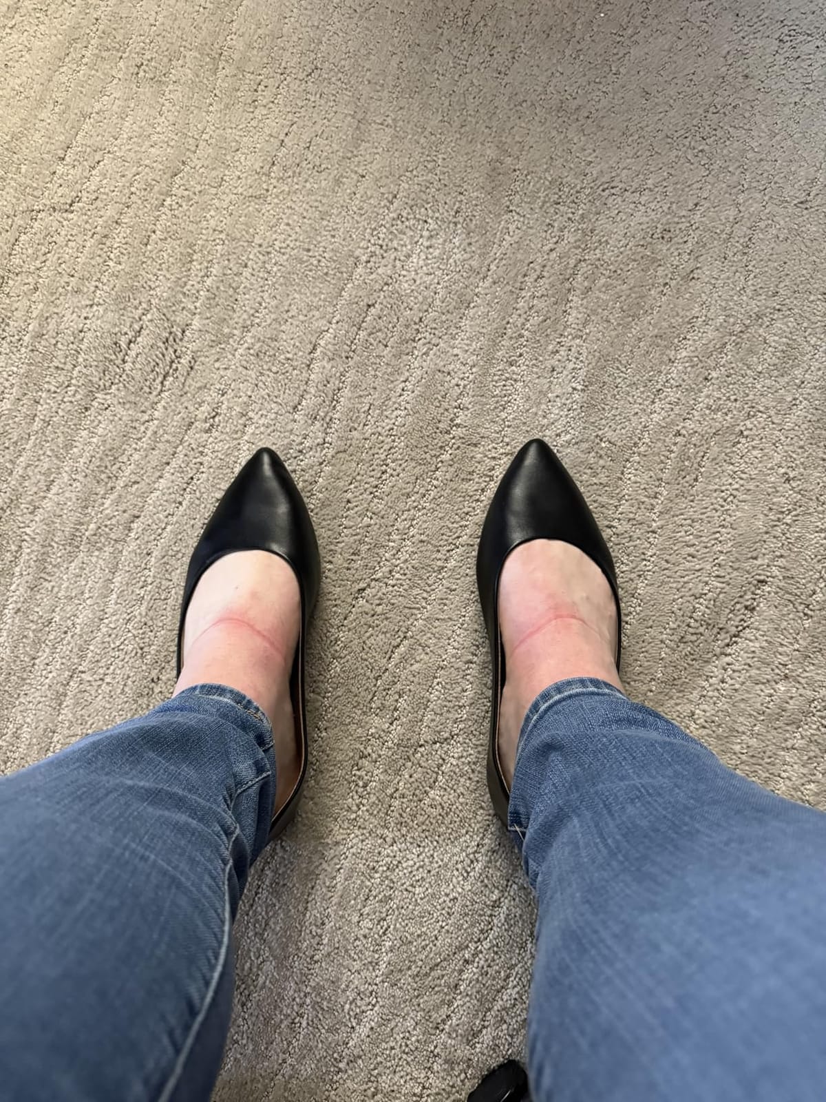 Amazon Essentials Women's Pointed-Toe Ballet Flats customer photo 1