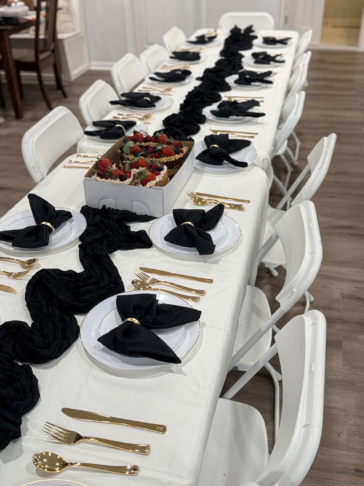 Utopia Home [24 Pack, White] Cloth Napkins 17x17 Inches, 100% Polyester customer photo 2