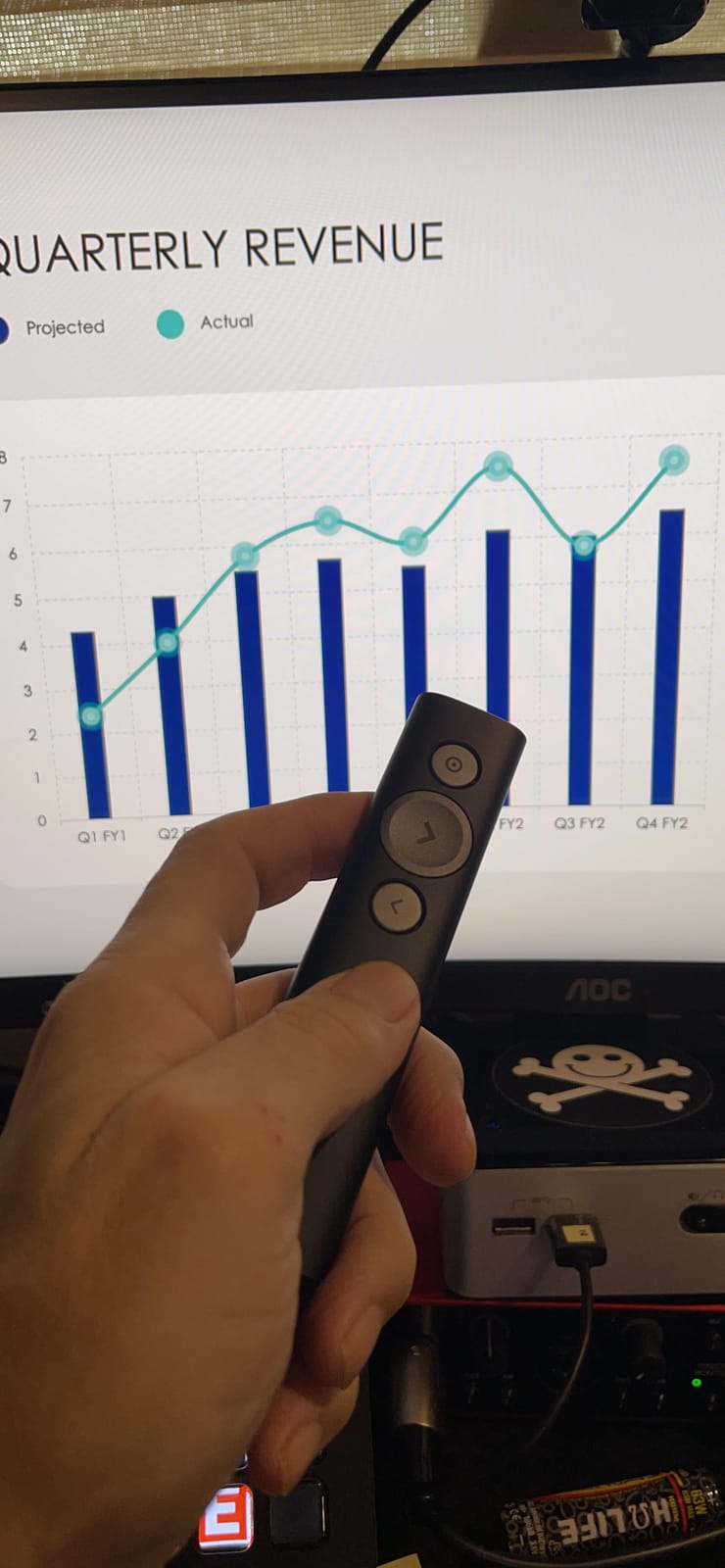 Logitech Spotlight Presentation Remote Universal Wireless - Black | Universal wireless clicker, laser pointer, advanced digital highlighting, 30 m range, quick charging customer photo 1