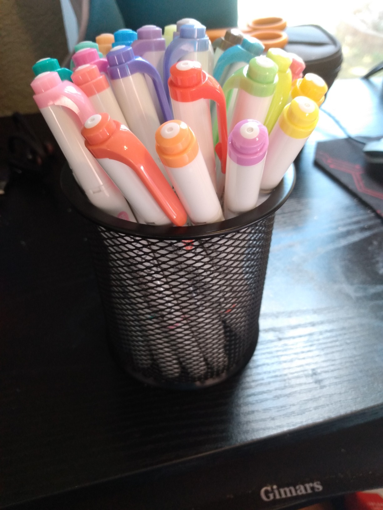 Amazon Basics Wire Mesh Pen Holder, Pencil Cup Desk Organizer for Stationery, Scissors, Office Caddy Storage, 3.7