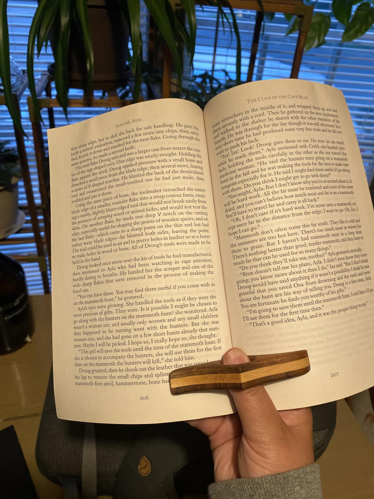 TILISMA Wooden Book Page Holder - Handmade Walnut Thumb Book Accessories customer photo 1