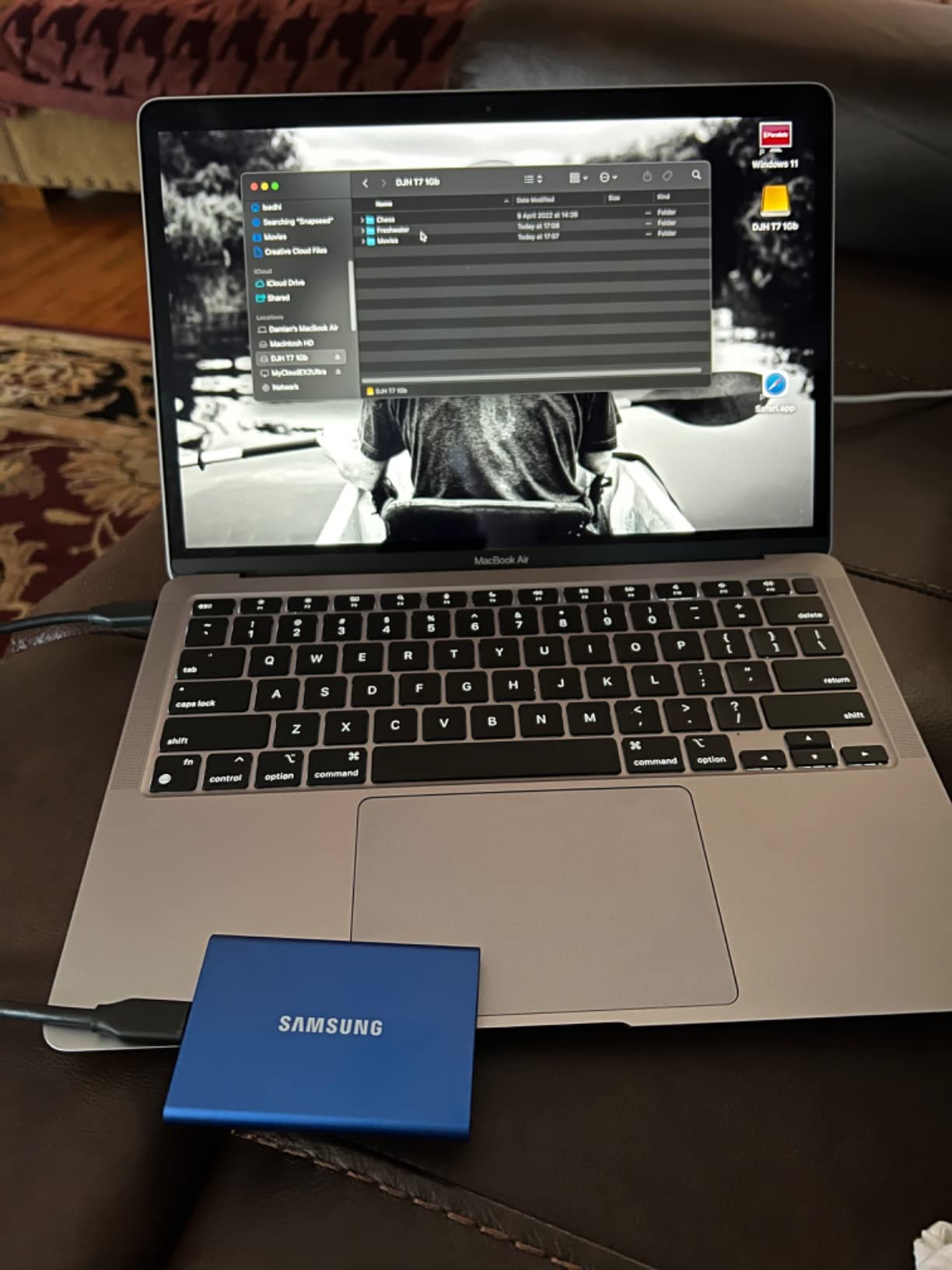 Samsung T7 Portable SSD 1TB Titan Gray, USB 3.2 Gen 2, Up to 1,050MB/s customer photo 1
