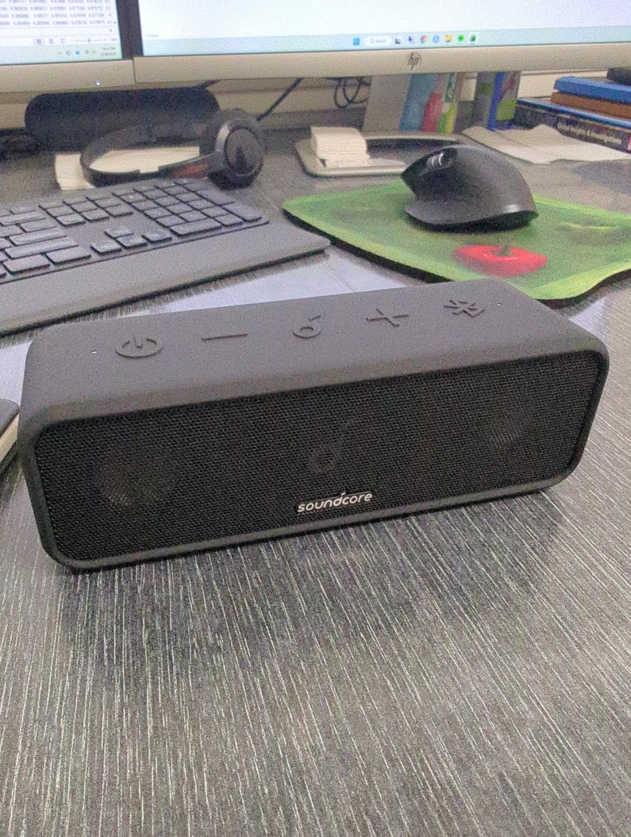 Soundcore Anker 3 Portable Bluetooth Speaker, IPX7 Waterproof, 24H Playtime | PartyCast, BassUp, Custom EQ App, Pure Titanium Diaphragm Drivers customer photo 1