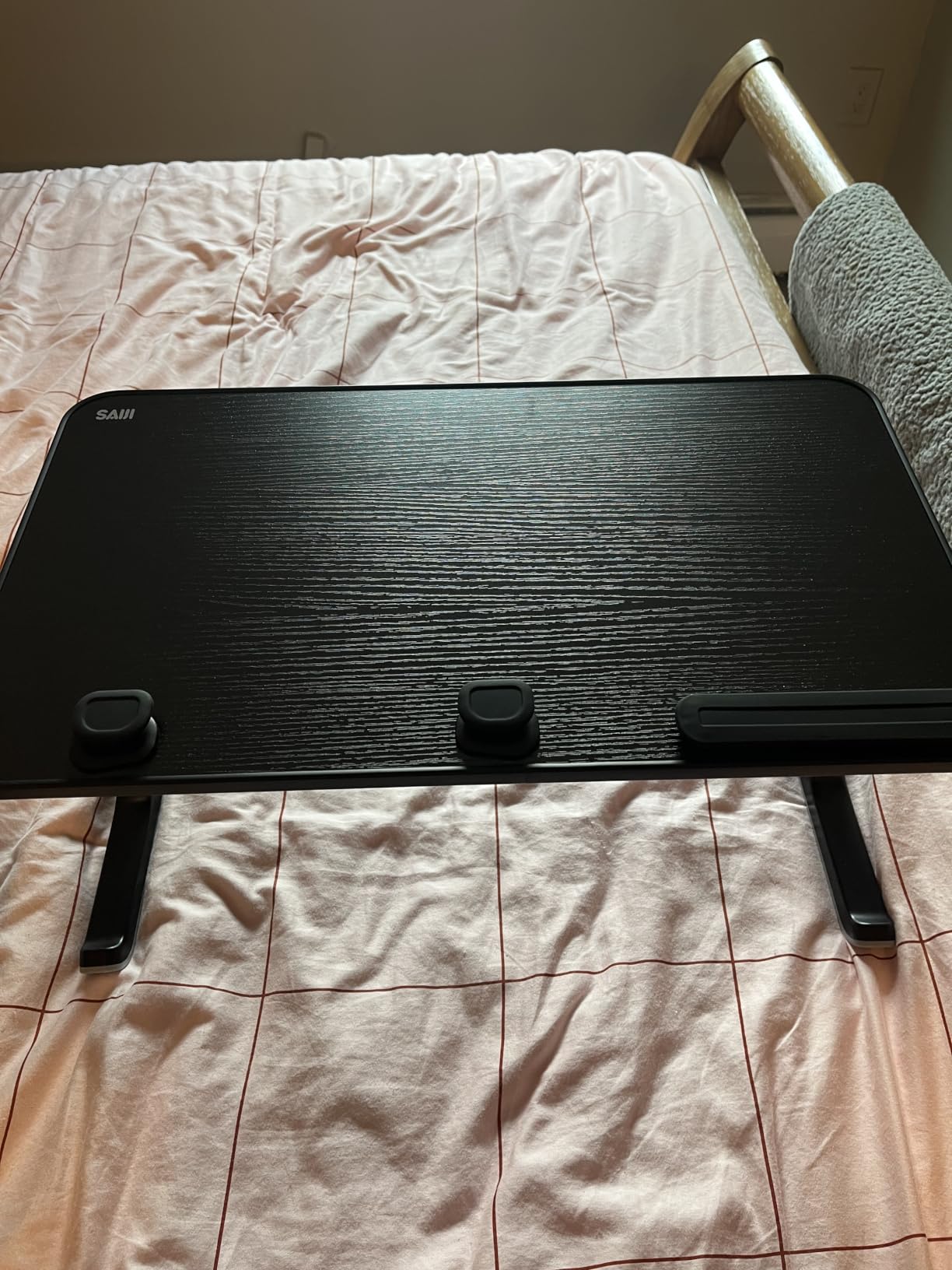 SAIJI Height & Angle Adjustable Lap Desk Laptop Stand for Bed, Foldable Portable Laptop Table customer photo 1