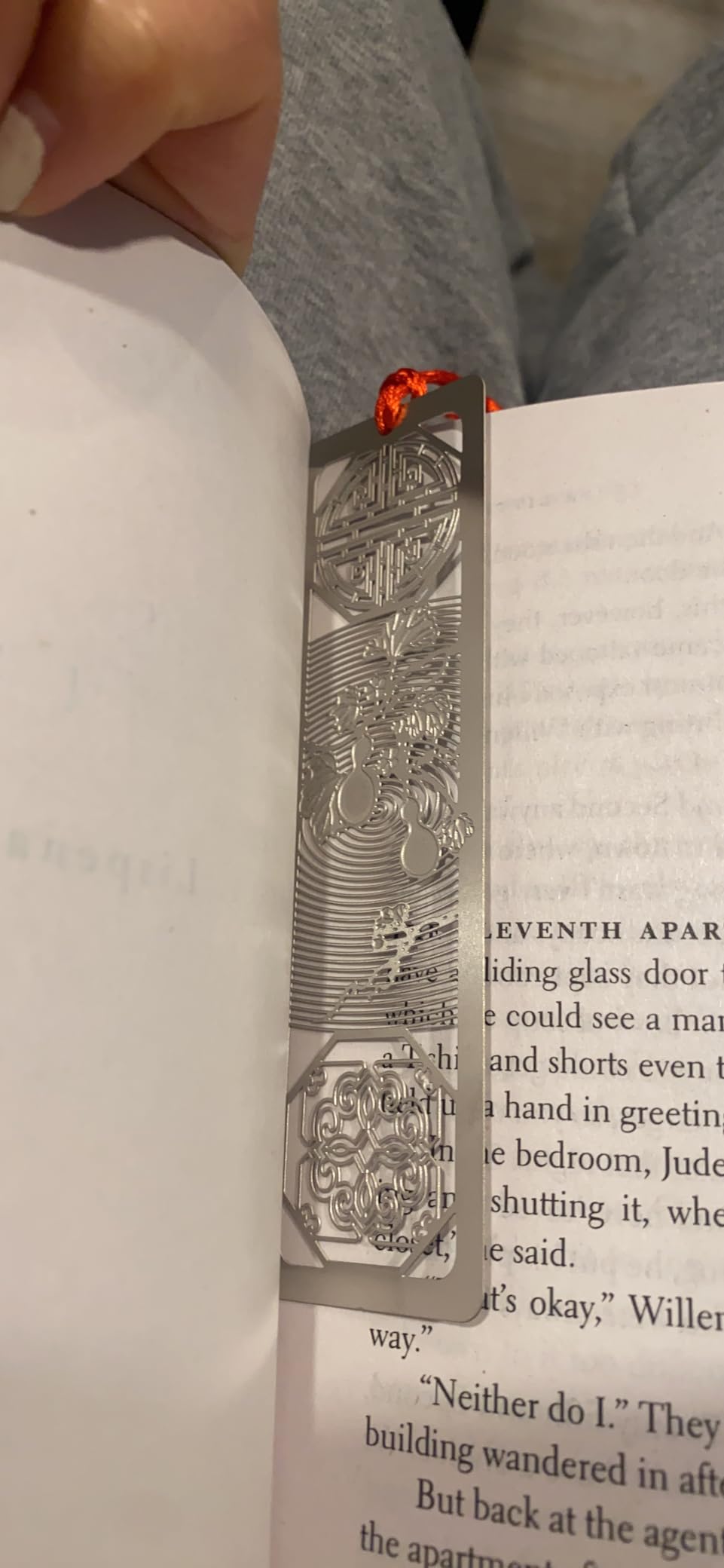 Outus 8 Pcs Hollow Metal Bookmarks Elegant Silver Gifts Classic Metal Hollow Chinese Page Marker for Women Men Stainless Steel Bookmark with Red Flower Knot customer photo 2