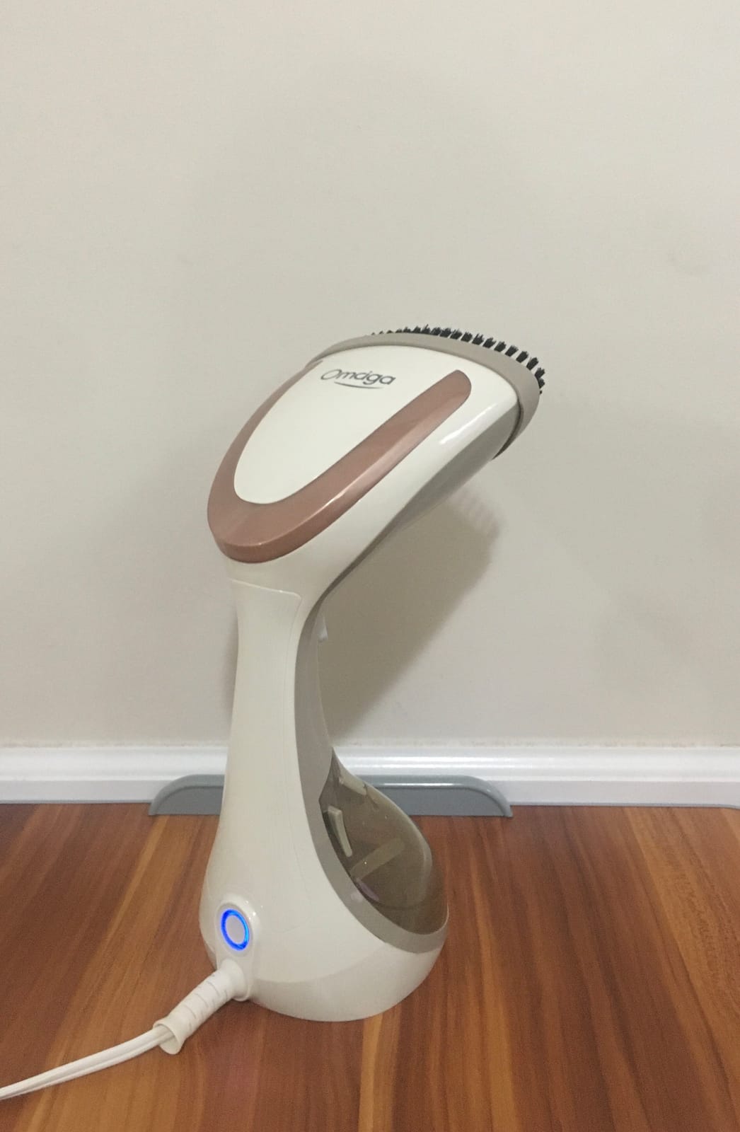OMAIGA Cordless Steam Iron for Clothes, 1500W, Ceramic Soleplate, Red - 360-degree power base, auto shut-off, self-clean, anti-calc, 3 temperature settings, 11.84 oz water tank customer photo 1