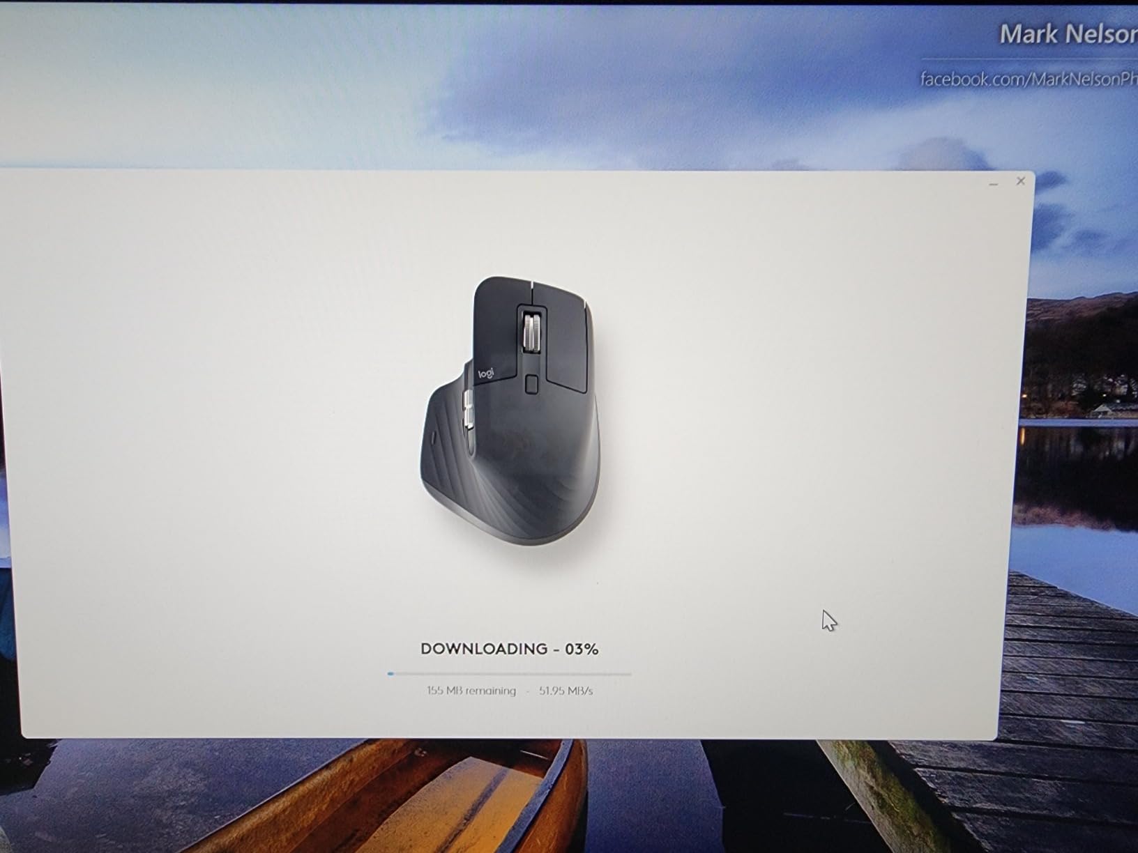 Logitech Lift Vertical Ergonomic Wireless Mouse - Graphite customer photo 2