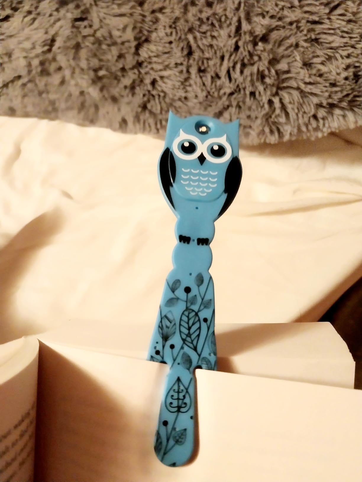 Gifts for Readers & Writers Book Light for Kids, Clip On Reading Light for Bed, 2in1 Flexilight Pals & Bookmark, Small & Lightweight with a Soft Glow, 2 Batteries Included, Robot Blue customer photo 2