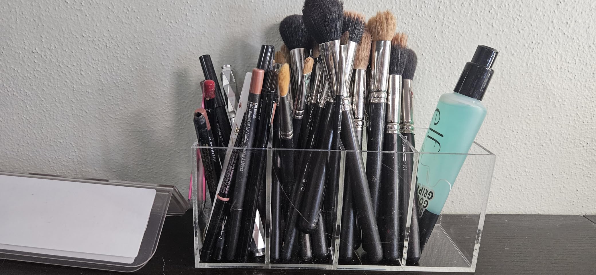 HSYMQ Acrylic Pen Holder 4 Compartments Clear Pencil Holder Organizer Makeup Brush Holder customer photo 1