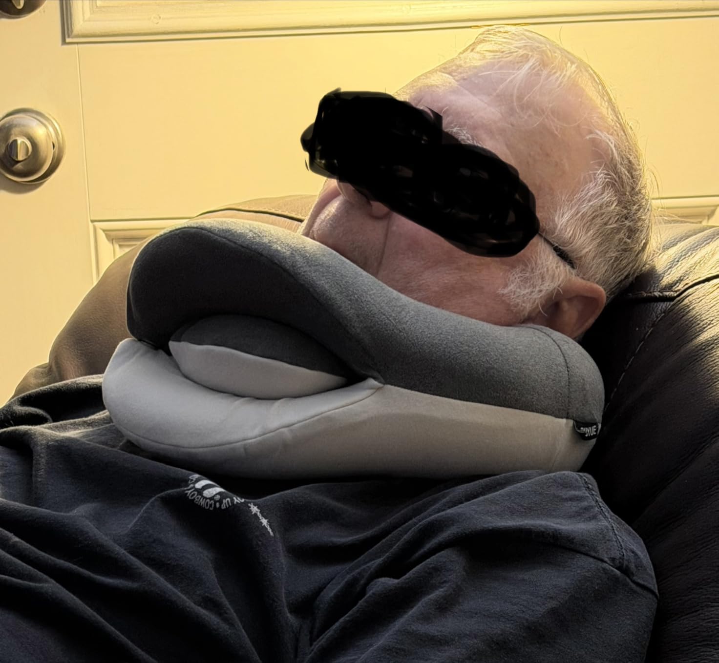 BUYUE Travel Neck Pillows for Airplanes, Memory Foam 360 degree Head Support Sleep for Long Flight, Skin-Friendly and Breathable, Kit with Eye Mask, Earplugs and Storage Bag (Adult, Navy, 90+ lbs) customer photo 1