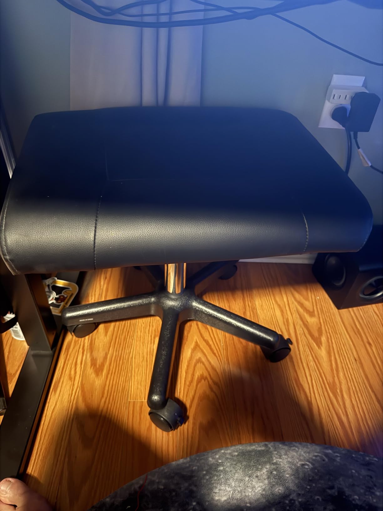 VIVO Mobile Under Desk Leg Rest Ottoman Adjustable Foot Stool for Home Office, Black, CHAIR-S04F | Rolling Ottoman, Pneumatic Height Adjustment, Padded Foot Stool for Home Office, Holds 220 lbs customer photo 1
