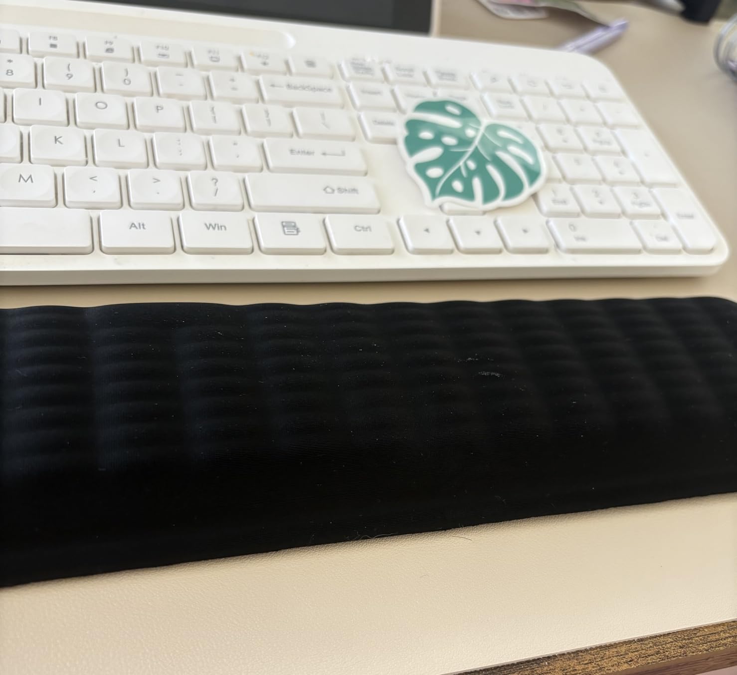 MEKASS Keyboard Wrist Rest, Soft Memory Foam Wrist Support, Keyboard Hand Rest Pad for Wrist Pain Relief, Keyboard Wrist Guard for Long Hours of Work, Gaming, Studying (Classic Black) customer photo 2