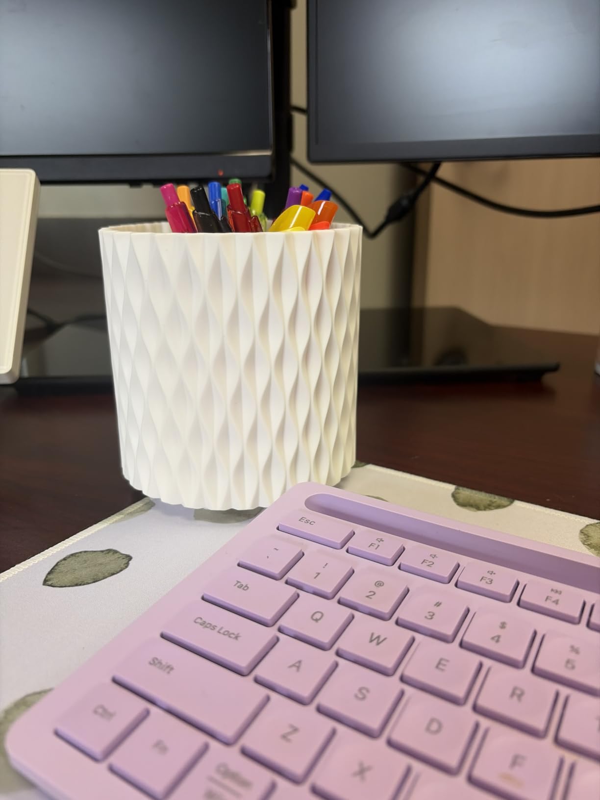 Lebenrich Rotating Pen Holder for Desk, 5 Slots Easthetic Pencil holder Desk Organizer Supplies and Accessories for Women Girls, Pencil Cup for Office Home Art Supply, White customer photo 1