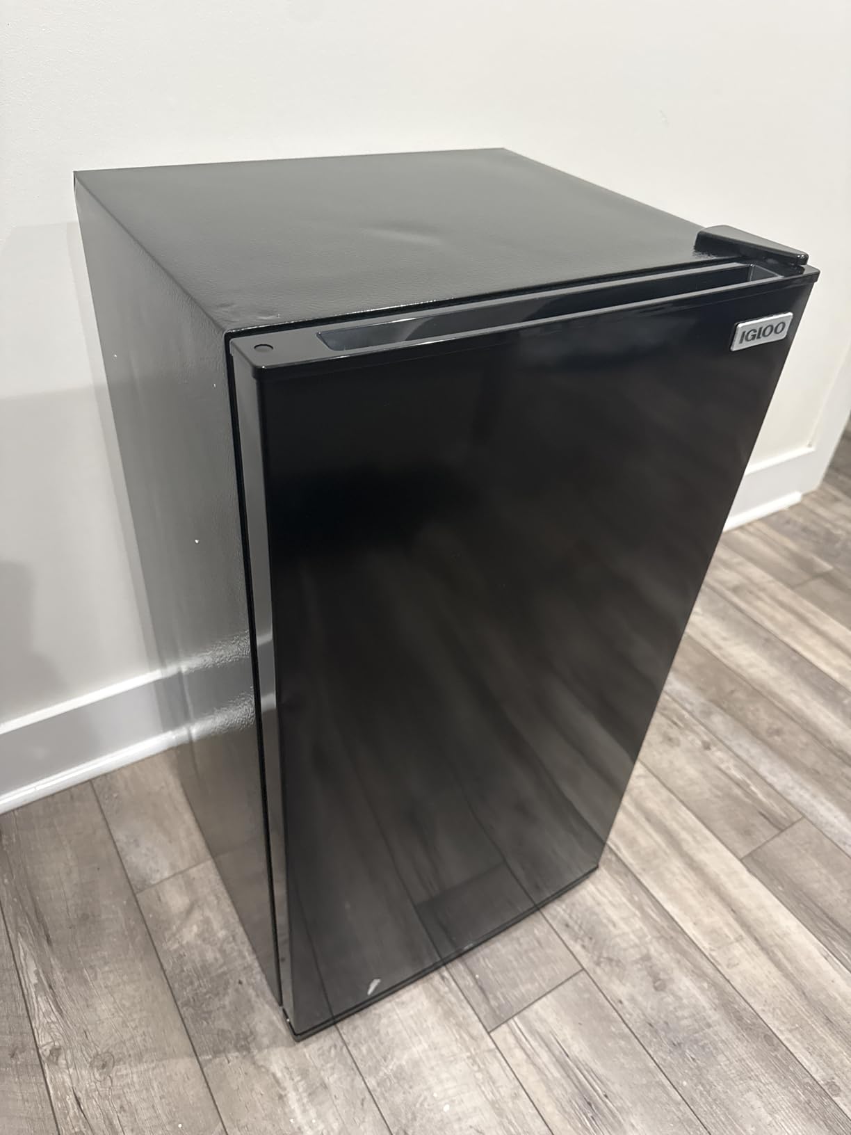 Igloo 3.2 Cu.Ft. Mini Fridge with Freezer - Single Door Compact Refrigerator with Glass Shelves for Homes, Dorms & Offices- Keep Snacks, Drinks & Frozen Foods Cool with Temperature Control Mini Fridge customer photo 1