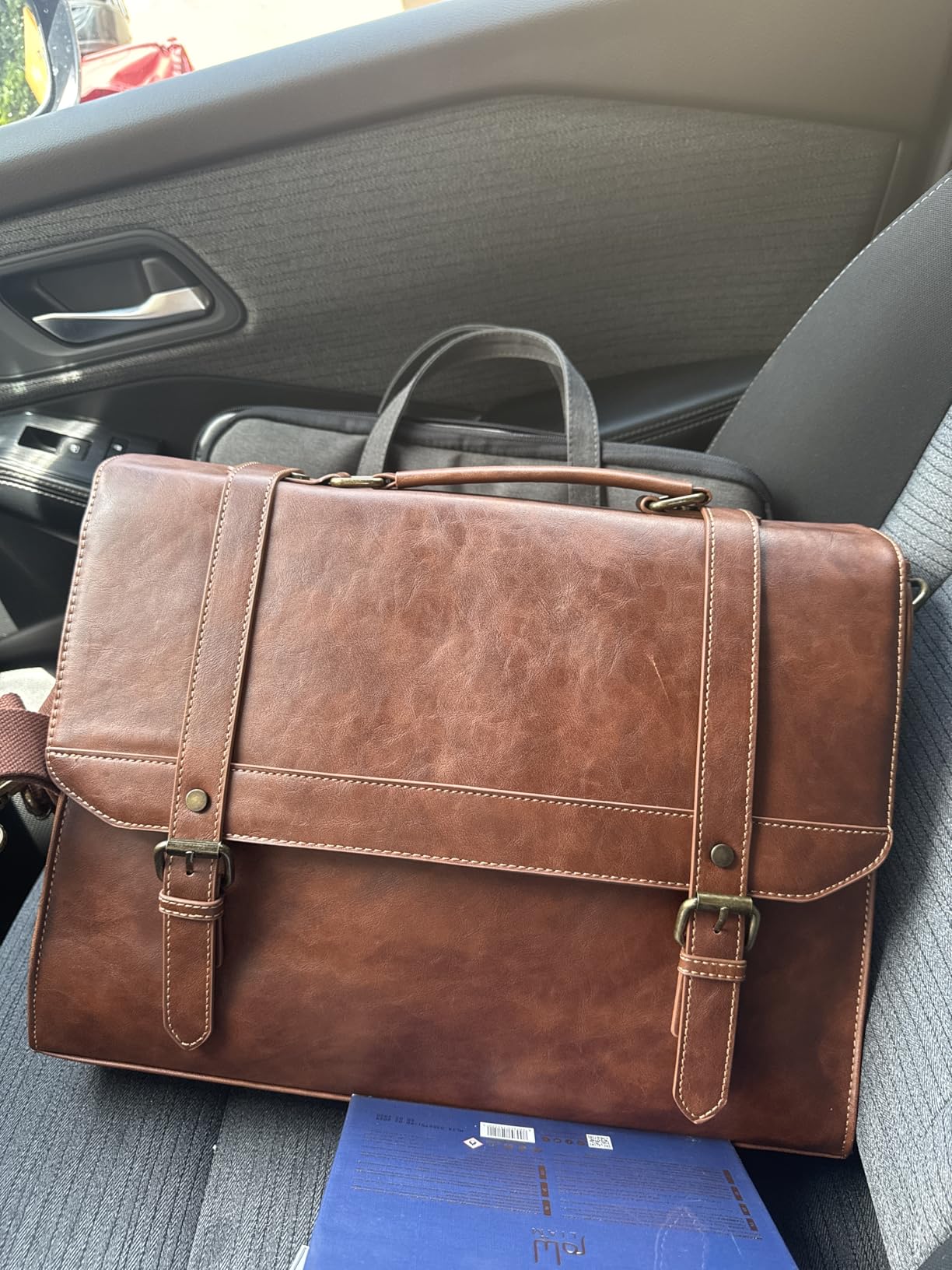 IGOLUMON Mens Messenger Bag 15.6 Inch Vintage Leather Laptop Briefcase Bag | Waterproof Large Work Computer Bag, Rugged Leather Satchel Bag Retro Shoulder Bag customer photo 2
