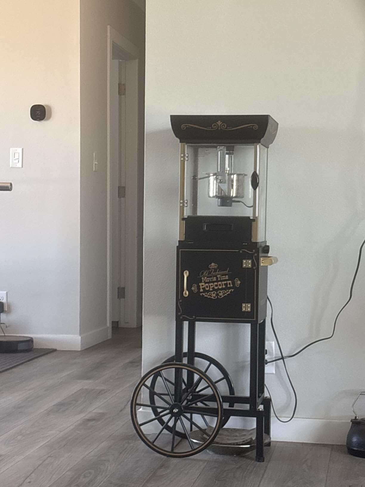 Nostalgia Popcorn Maker Machine - Vintage Theater Style Popcorn Cart With 2.5oz Stainless Steel Kettle, Makes Up To 10 Cups Easily - Black customer photo 1
