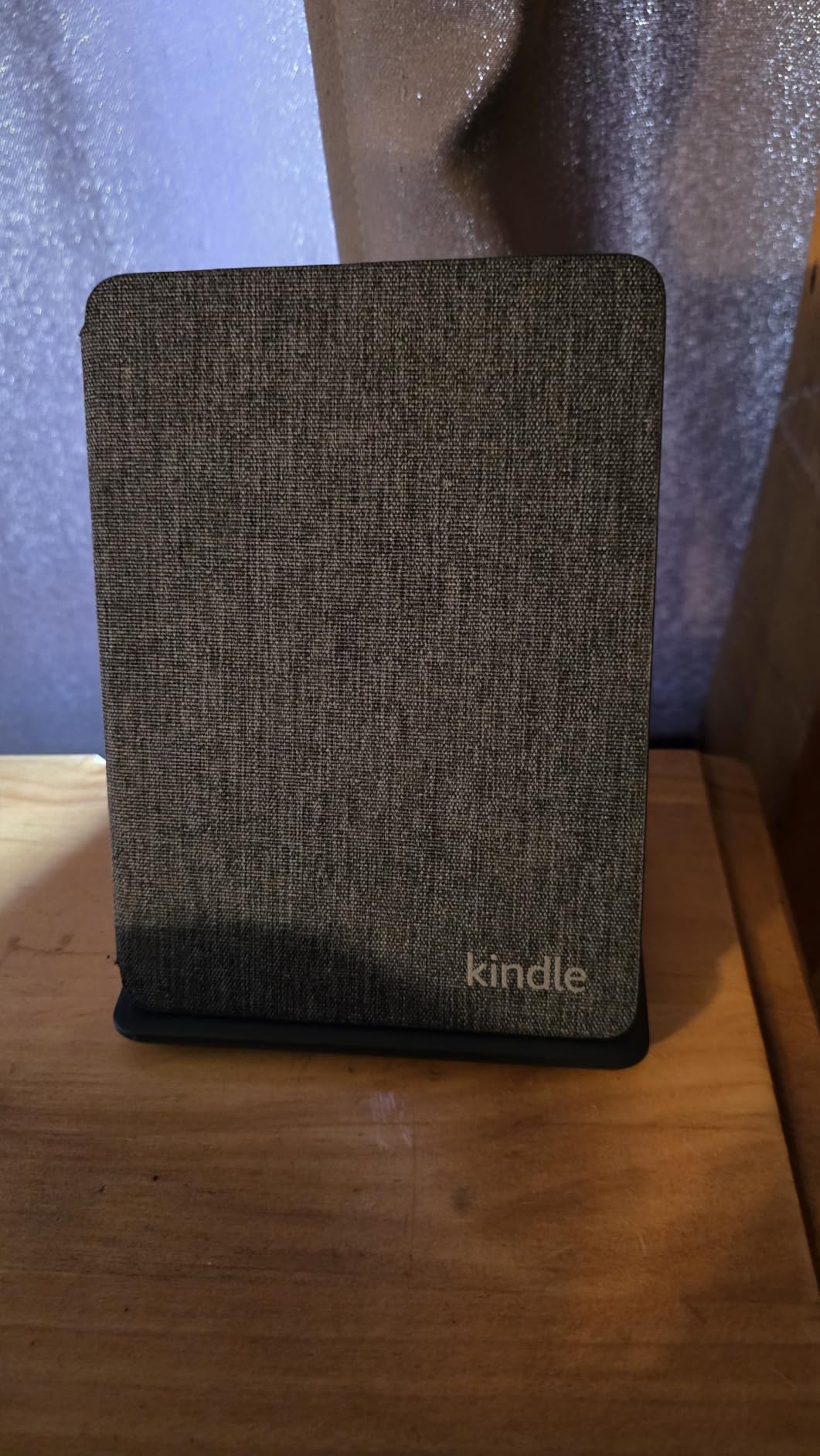 Made for Amazon, Wireless Charging Dock for Kindle Paperwhite Signature Editions (2022 & 2024 Releases) and Kindle Colorsoft Signature Edition customer photo 2