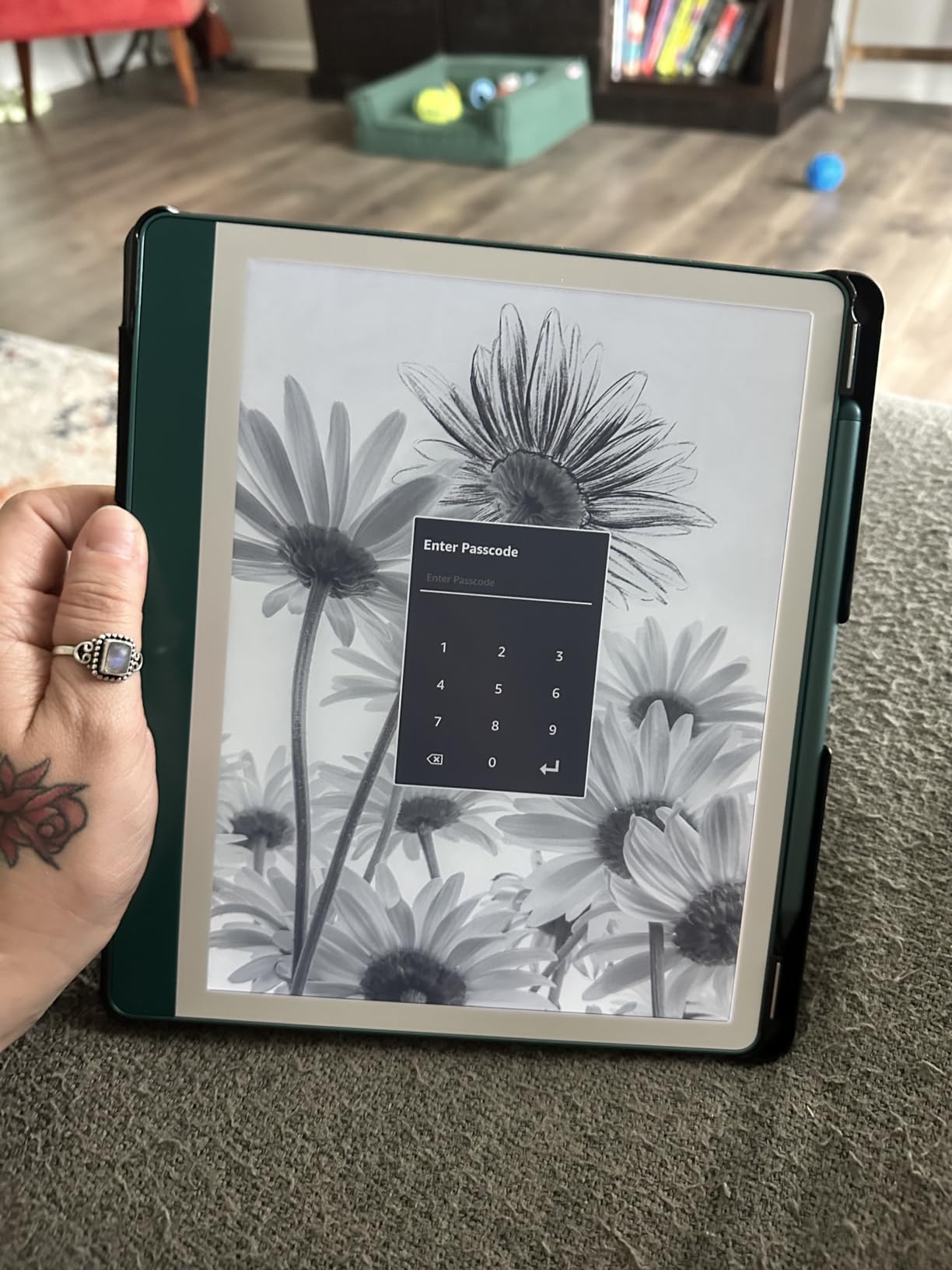 Kindle Scribe (16GB) - Your notes, documents and books, all in one place. With built-in AI notebook summarization. Includes Premium Pen customer photo 1